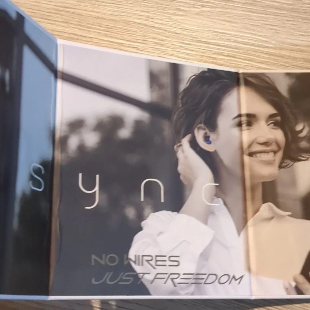 NWT Wireless earbuds and charger (Black)